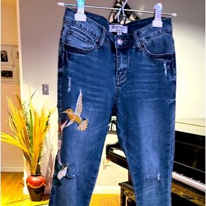 Velvet Heart Denim. Slim fitted legs , hummingbirds embroidered on right leg.